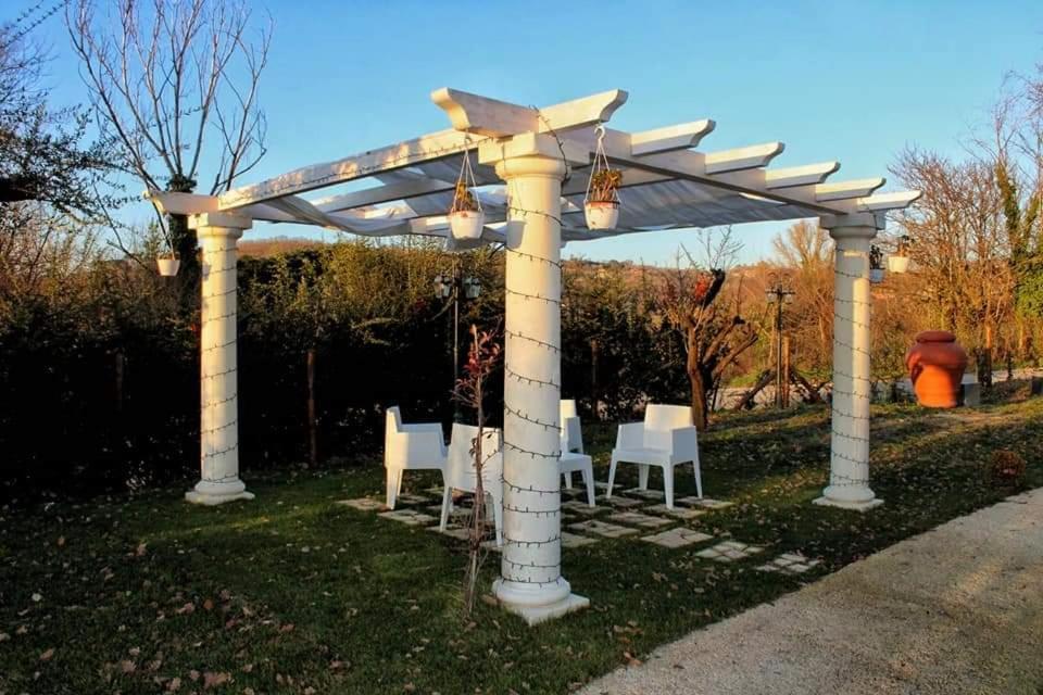 Tenuta Santo Stefano Azienda Agrituristica Santo Stefano del Sole Ngoại thất bức ảnh