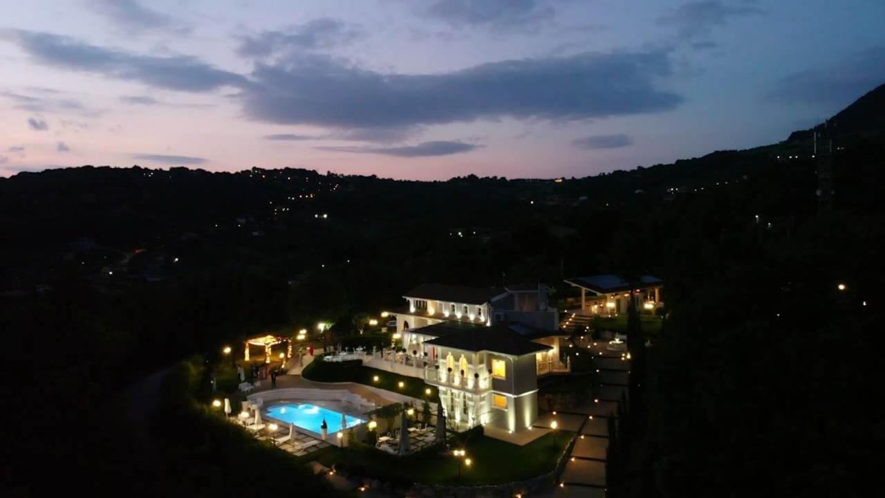 Tenuta Santo Stefano Azienda Agrituristica Santo Stefano del Sole Ngoại thất bức ảnh